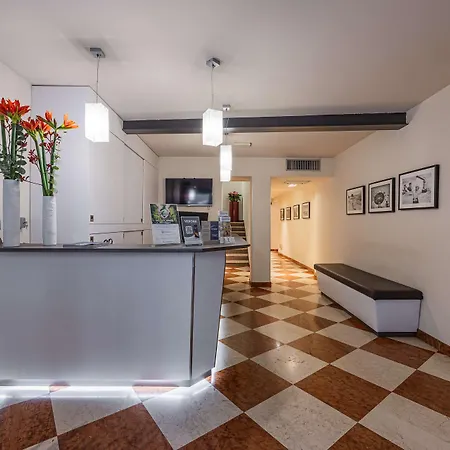 阿曼多贝斯特韦斯特酒店 酒店