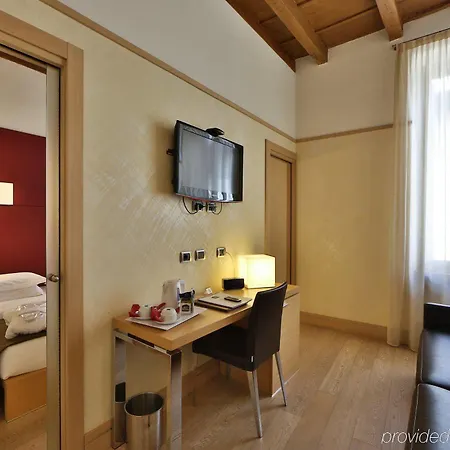 Western Armando Verona